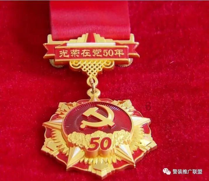 暖心服务迎新年 便民集市聚爱心